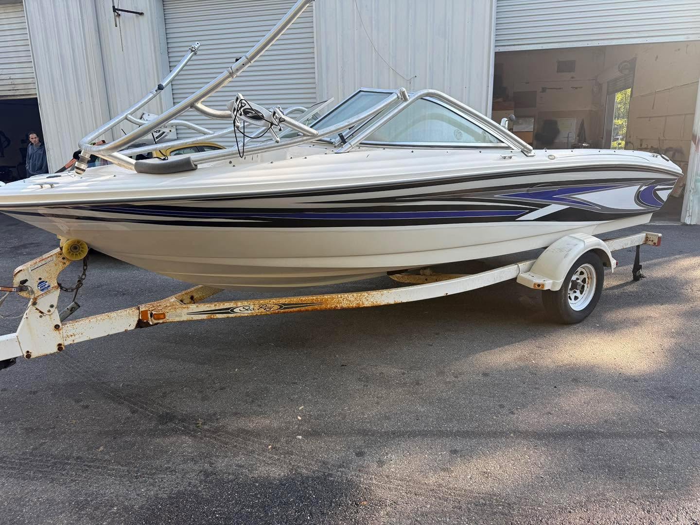 Custom side graphics on a boat in Jacksonville Florida